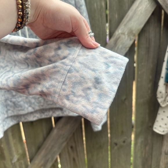 Old Navy Active Cropped Microfleece Aminal Print Funnel Neck Pullover Sweatshirt - Picture 4 of 10